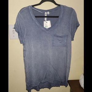NWT Cable & Gauge Size L women's Blue V-Neck Shirt